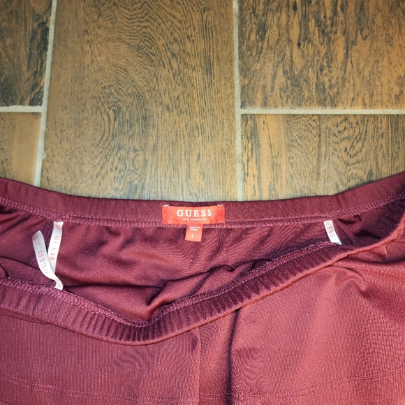 Guess Large Off Shoulder Body Suit with Snaps Blouse in Wine - Picture 8 of 11